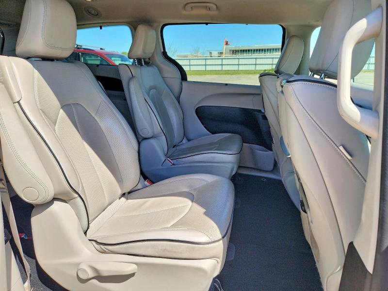 53174696 :رقم المزاد ، 2C4RC1N77JR126762 vin ، 2018 Chrysler Pacifica مزاد بيع