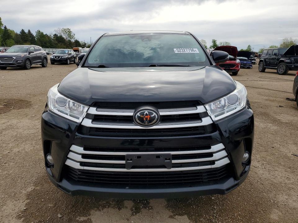 52327796 :رقم المزاد ، 5TDZZRFH5HS217471 vin ، 2017 Toyota Highlander مزاد بيع