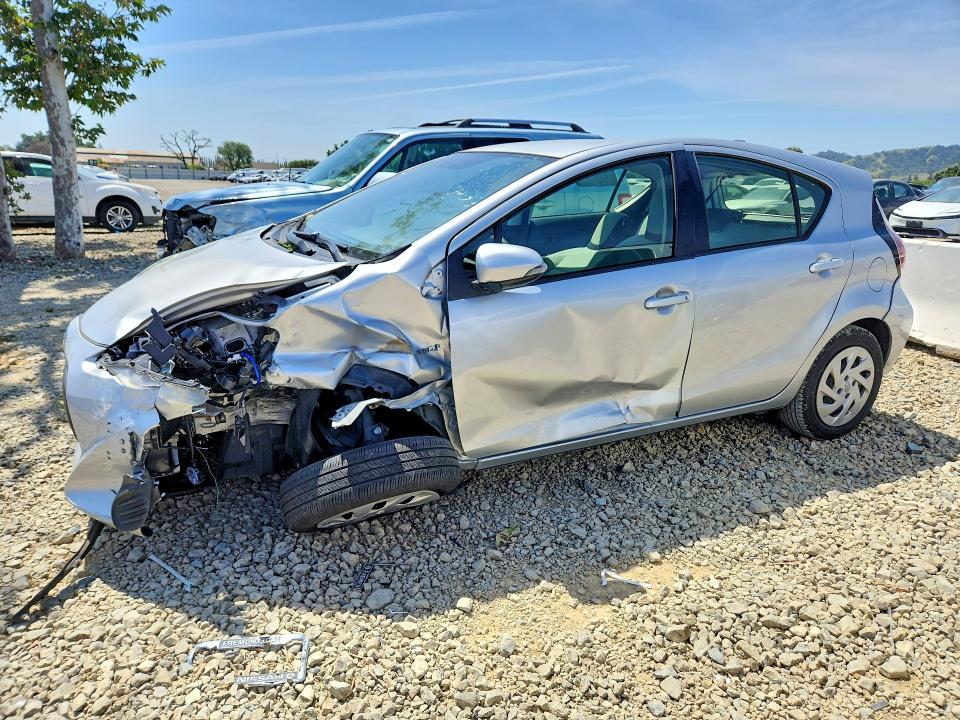 52326996 :رقم المزاد ، JTDKDTB33G1590592 vin ، 2016 Toyota Prius C مزاد بيع