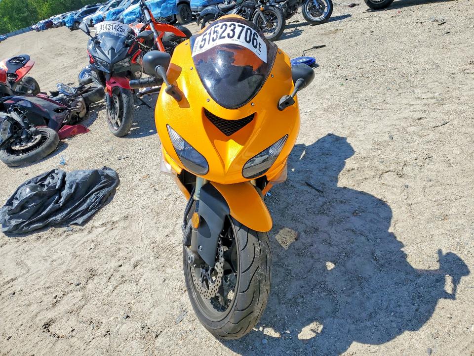 51523706 :رقم المزاد ، JKAZXCD156A008048 vin ، 2006 Kawasaki Zx1000 مزاد بيع
