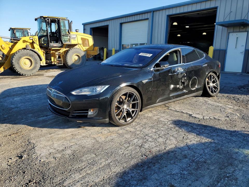 2014 Tesla Model S მანქანა იყიდება აუქციონზე, vin: 5YJSA1H17EFP30635, აუქციონის ნომერი: 52030076