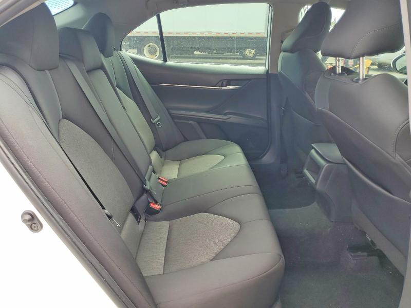 55643906 :رقم المزاد ، 4T1C11AK6NU064135 vin ، 2022 Toyota Camry مزاد بيع