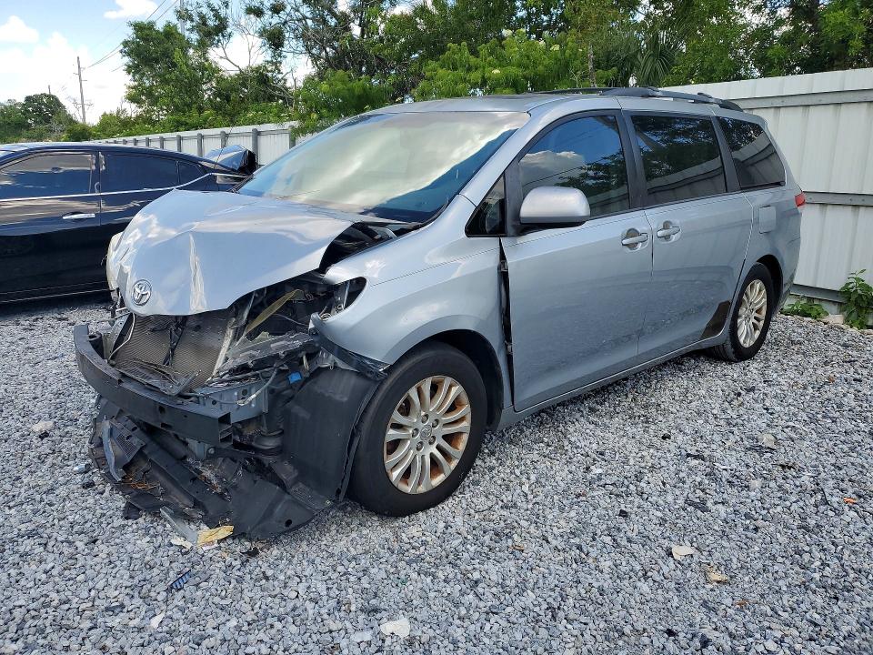 Auction sale of the 2014 Toyota Sienna, vin: 5TDYK3DC0ES421739, lot number: 54260156