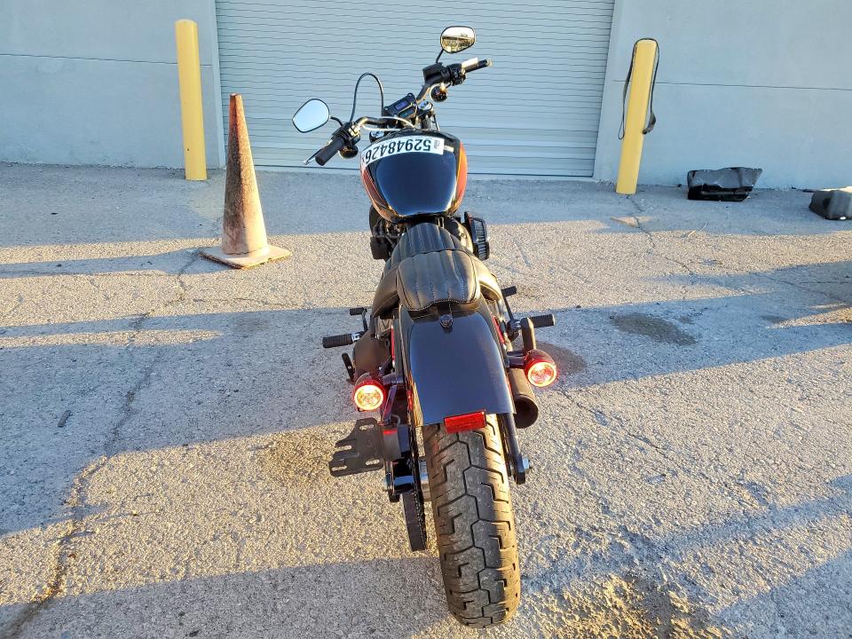 52948426 :رقم المزاد ، 1HD1YYK26MB063610 vin ، 2021 Harley-davidson Fxbbs مزاد بيع