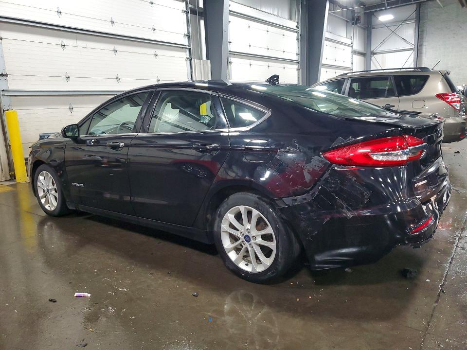 53377746 :رقم المزاد ، 3FA6P0LU3KR182757 vin ، 2019 Ford Fusion مزاد بيع