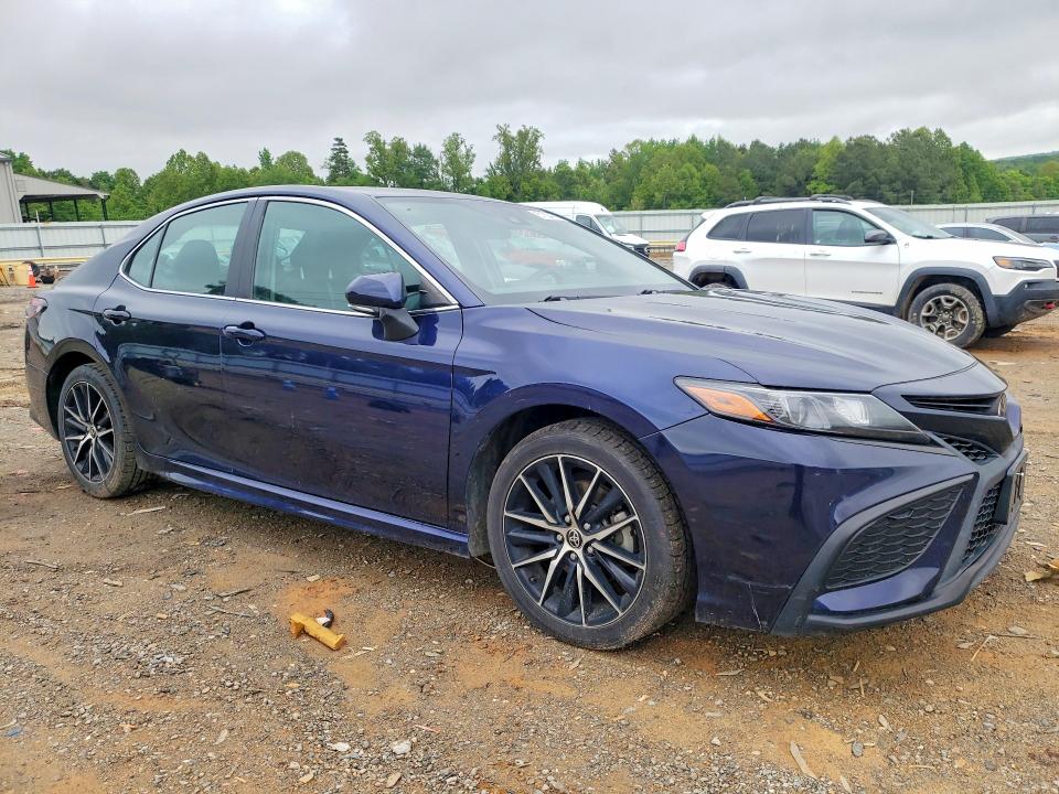51504706 :رقم المزاد ، 4T1G11AK1NU045932 vin ، 2022 Toyota Camry مزاد بيع
