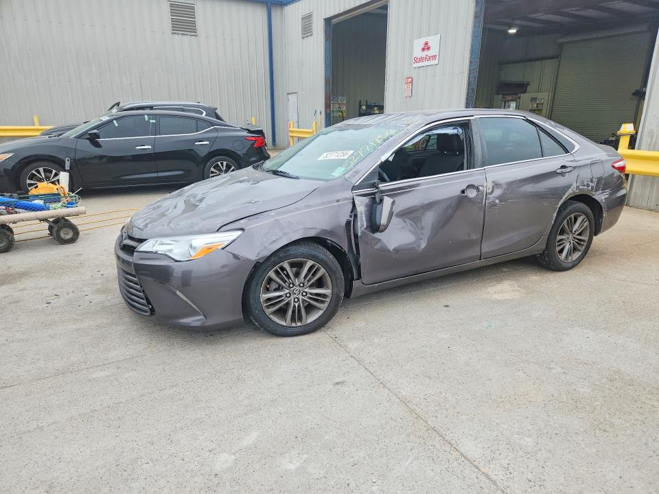 52771256 :رقم المزاد ، 4T1BF1FK4FU923634 vin ، 2015 Toyota Camry مزاد بيع