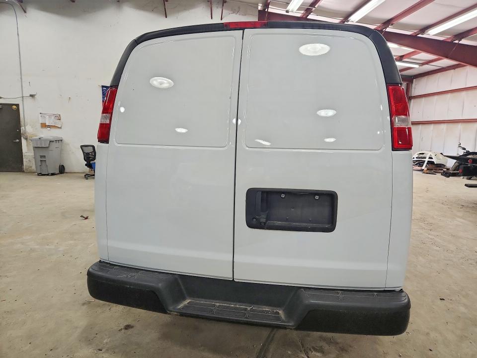 52748866 :رقم المزاد ، 1GCWGAFP8N1173749 vin ، 2022 Chevrolet Express 25 مزاد بيع