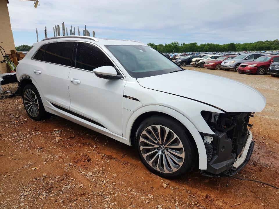 Продажа на аукционе авто 2019 Audi E-tron, vin: WA1VAAGE7KB022699, номер лота: 52859816