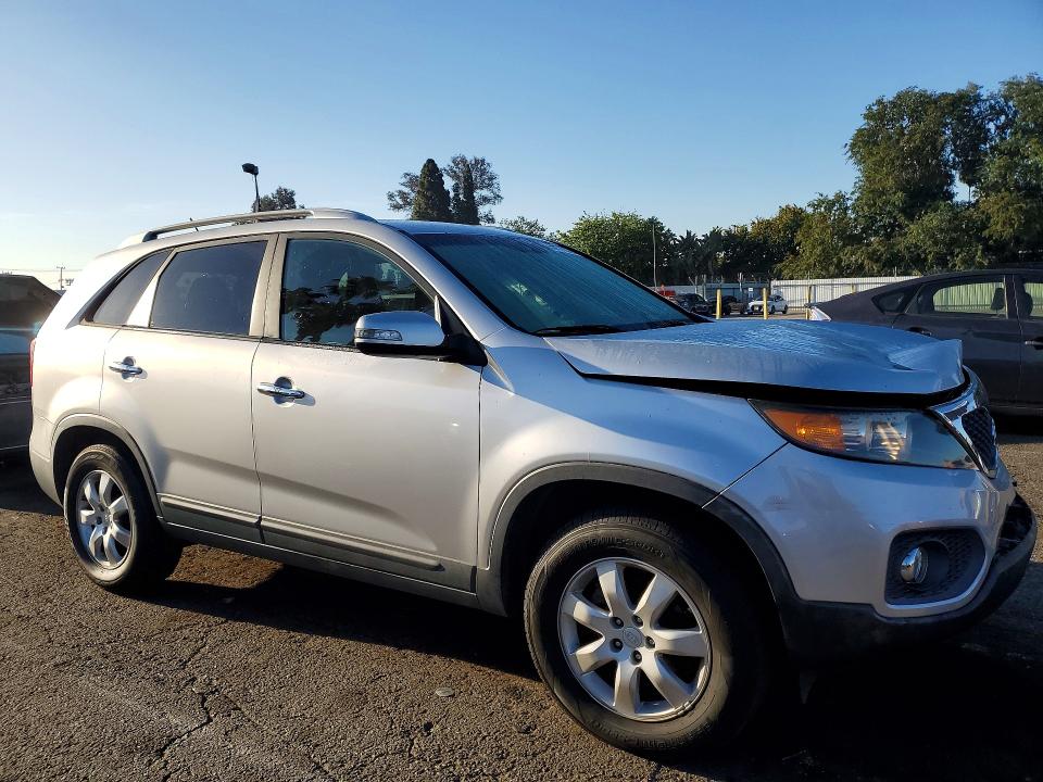 2011 Kia Sorento მანქანა იყიდება აუქციონზე, vin: 5XYKT3A1XBG051320, აუქციონის ნომერი: 54171676