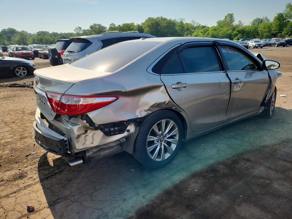 54064076 :رقم المزاد ، 4T1BF1FK7HU710700 vin ، 2017 Toyota Camry مزاد بيع