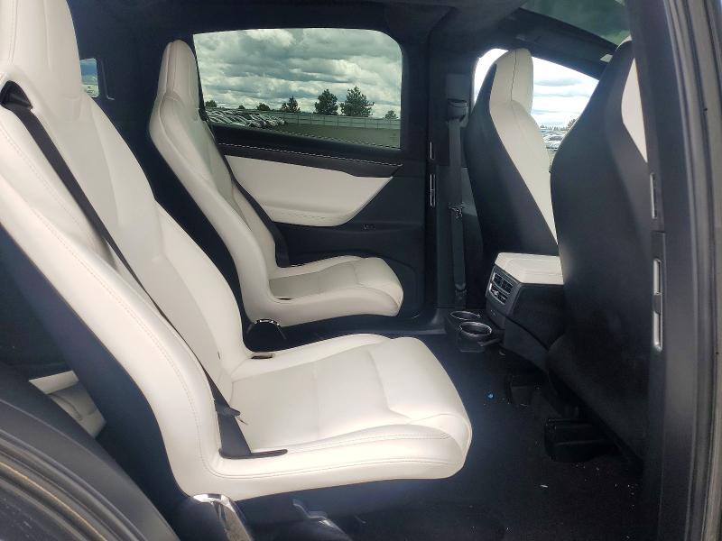 53252066 :رقم المزاد ، 5YJXCBE21JF090385 vin ، 2018 Tesla Model X مزاد بيع