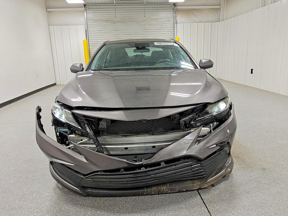 2021 Toyota Camry მანქანა იყიდება აუქციონზე, vin: 4T1C11AK3MU602725, აუქციონის ნომერი: 52183686