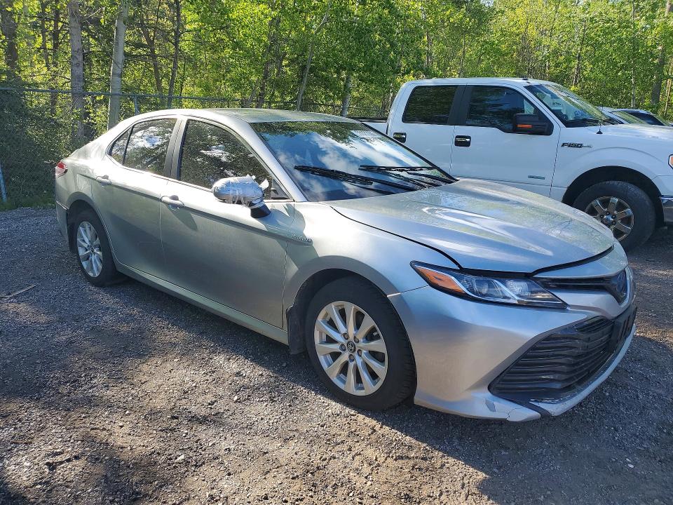 53121106 :رقم المزاد ، 4T1B31HK1JU003653 vin ، 2018 Toyota Camry مزاد بيع