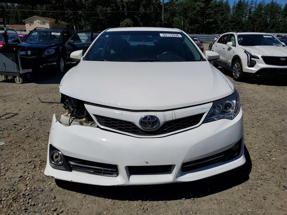 55173536 :رقم المزاد ، 4T1BF1FK5EU425733 vin ، 2014 Toyota Camry مزاد بيع