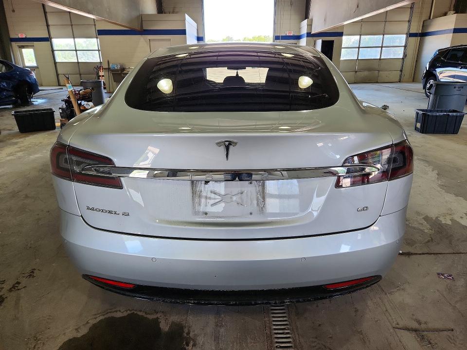 51823856 :رقم المزاد ، 5YJSA1E13GF158504 vin ، 2016 Tesla Model S مزاد بيع