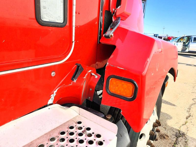 52701756 :رقم المزاد ، 1XKADU9X8YR841639 vin ، 2000 Kenworth Construction مزاد بيع