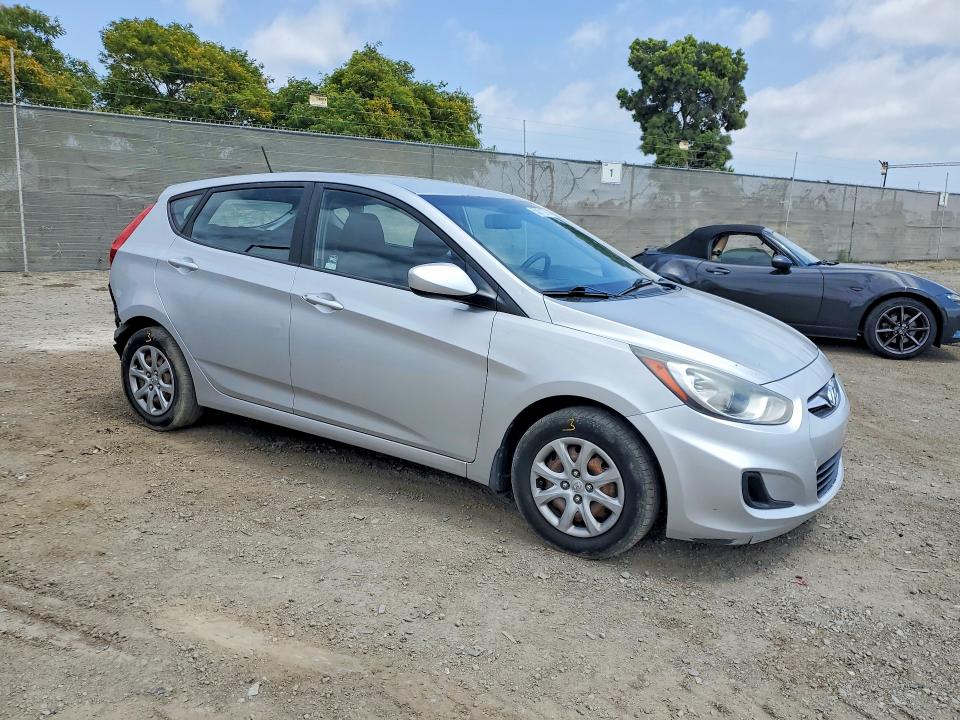 2013 Hyundai Accent მანქანა იყიდება აუქციონზე, vin: KMHCT5AE1DU081564, აუქციონის ნომერი: 53671276