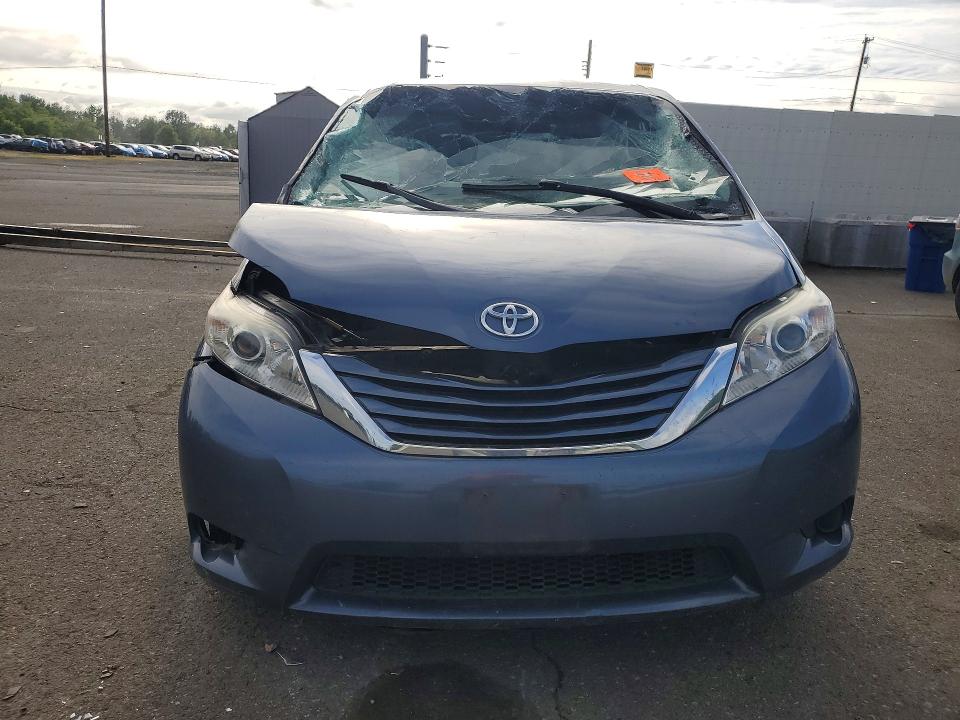 53578846 :رقم المزاد ، 5TDKK3DC8FS528433 vin ، 2015 Toyota Sienna مزاد بيع