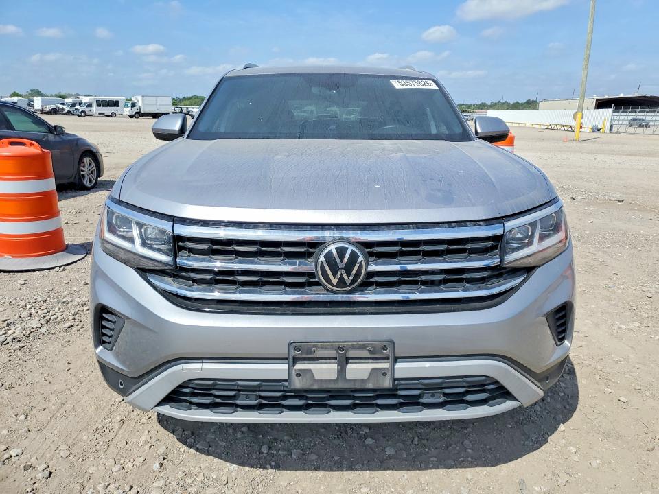 53575626 :رقم المزاد ، 1V2JE2CA3NC211400 vin ، 2022 Volkswagen Atlas Cross Sport مزاد بيع