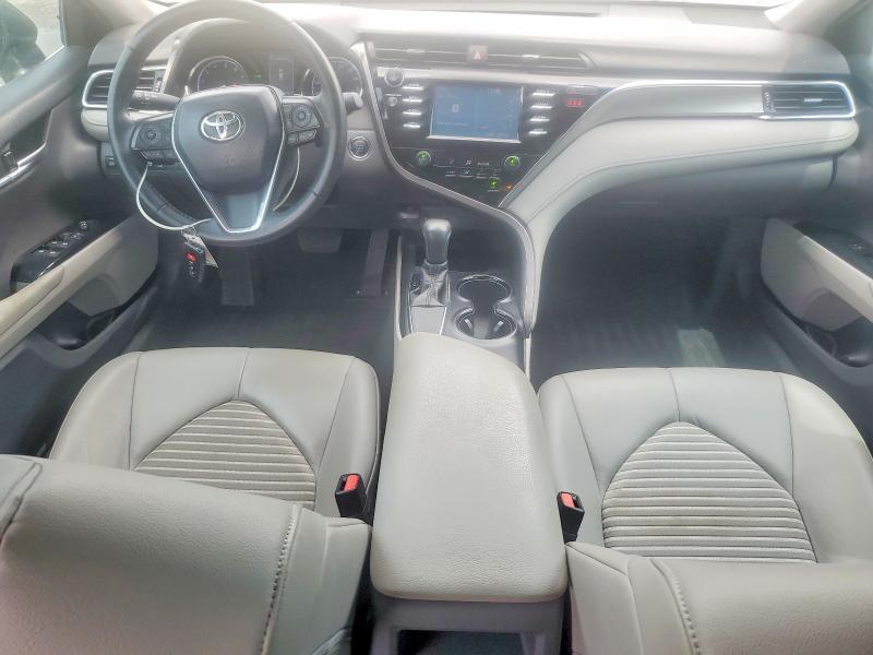 55047956 :رقم المزاد ، 4T1B11HK5JU616980 vin ، 2018 Toyota Camry مزاد بيع