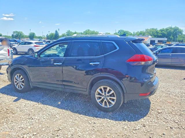 2017 Nissan Rogue მანქანა იყიდება აუქციონზე, vin: JN8AT2MV4HW001579, აუქციონის ნომერი: 55124406