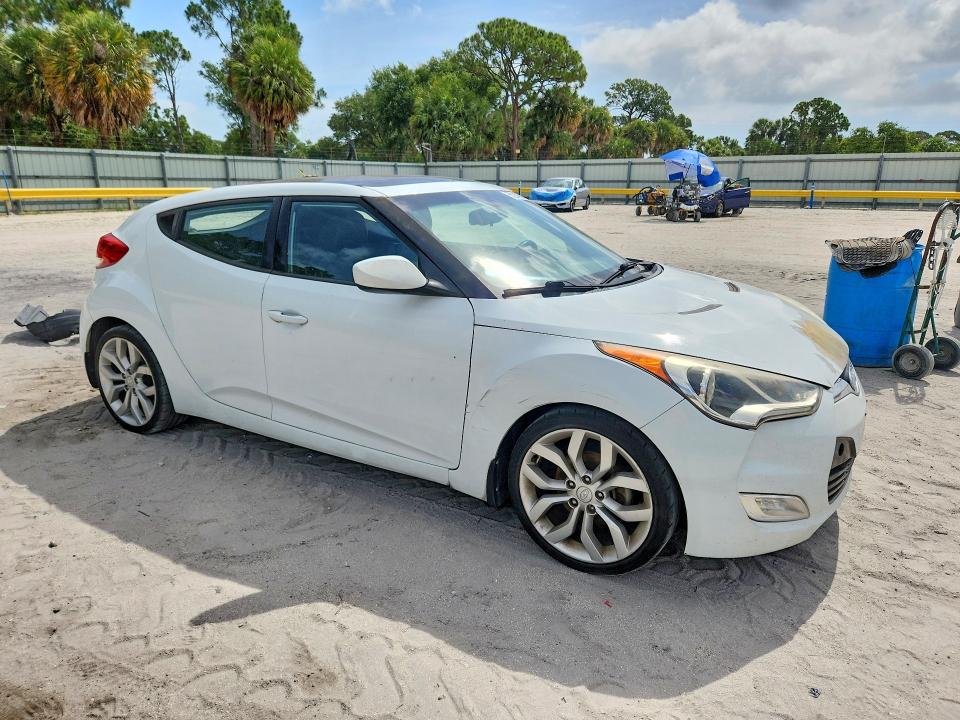 2015 Hyundai Veloster მანქანა იყიდება აუქციონზე, vin: KMHTC6AD3FU237121, აუქციონის ნომერი: 55231866
