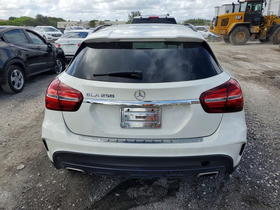 54066156 :رقم المزاد ، WDCTG4EB0JJ406859 vin ، 2018 Mercedes-benz Gla مزاد بيع