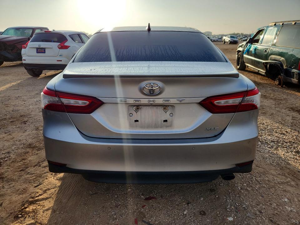Продажа на аукционе авто 2018 Toyota Camry, vin: 4T1B11HK5JU042218, номер лота: 55377946