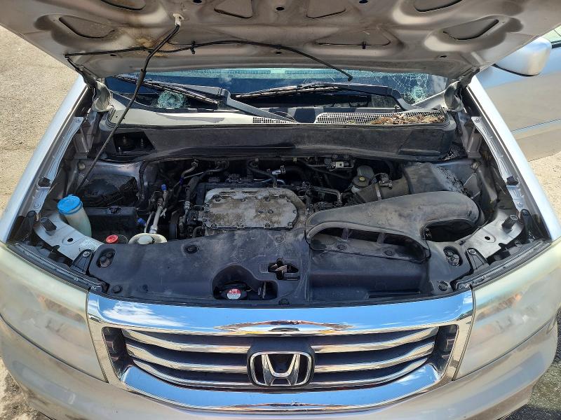 54002136 :رقم المزاد ، 5FNYF4H33FB067578 vin ، 2015 Honda Pilot مزاد بيع