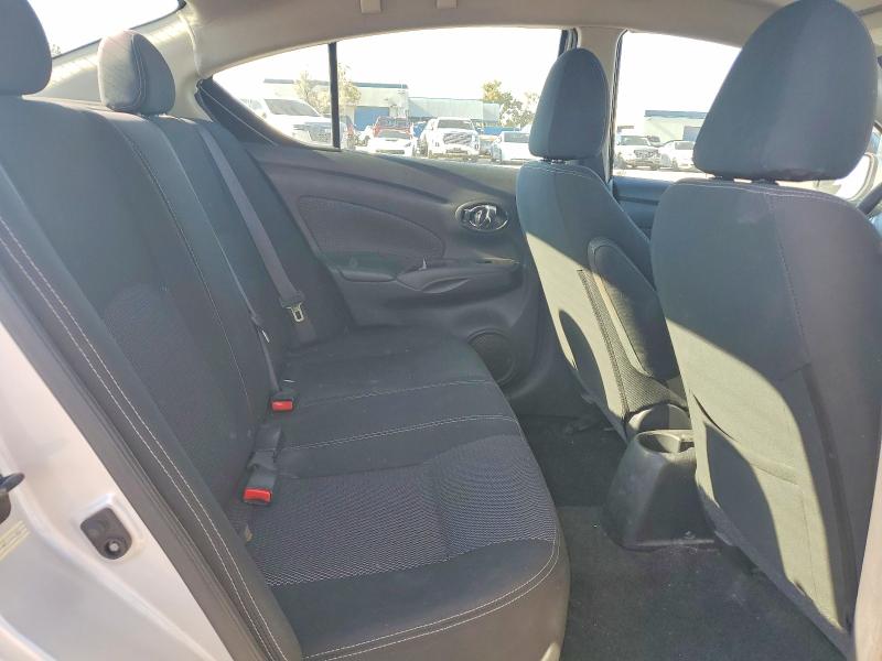 52096836 :رقم المزاد ، 3N1CN7AP2JK412663 vin ، 2018 Nissan Versa مزاد بيع