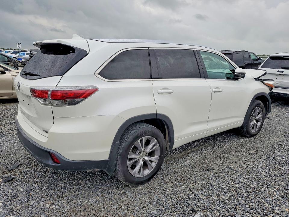 54250936 :رقم المزاد ، 5TDKKRFH7FS057600 vin ، 2015 Toyota Highlander مزاد بيع