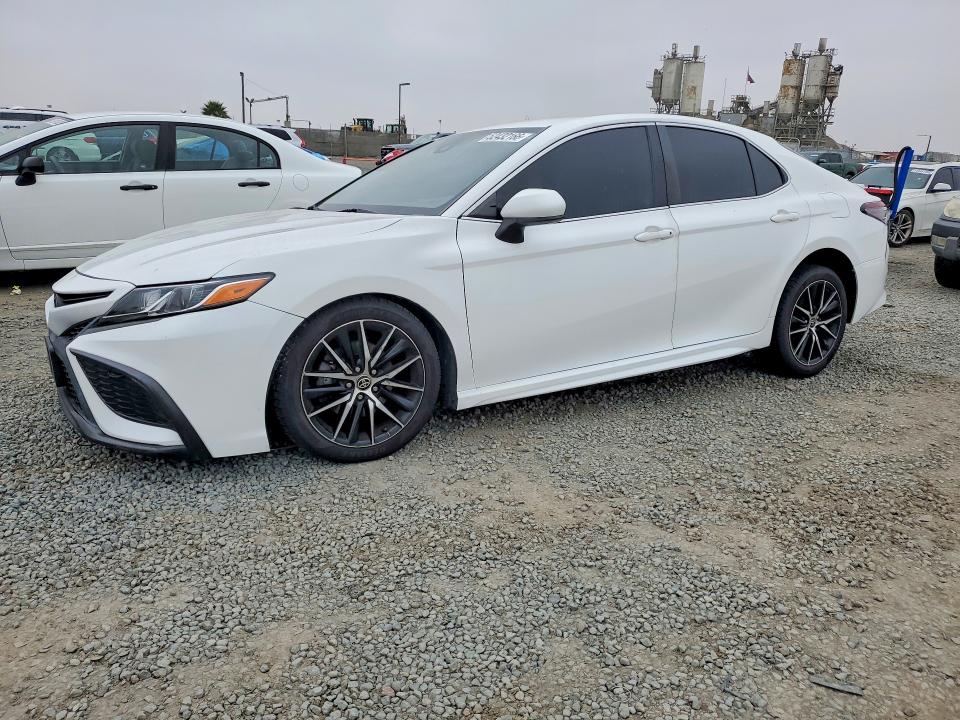 2021 Toyota Camry მანქანა იყიდება აუქციონზე, vin: 4T1G11AK2MU567855, აუქციონის ნომერი: 52432166