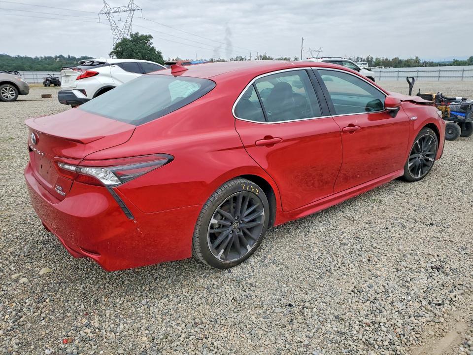 49005496 :رقم المزاد ، 4T1K31AK1MU031290 vin ، 2021 Toyota Camry Hybrid مزاد بيع
