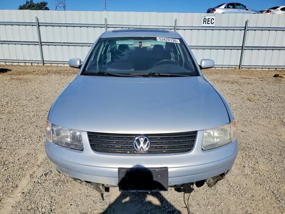 53420136 :رقم المزاد ، WVWMA23B0YP291481 vin ، 2000 Volkswagen Passat مزاد بيع