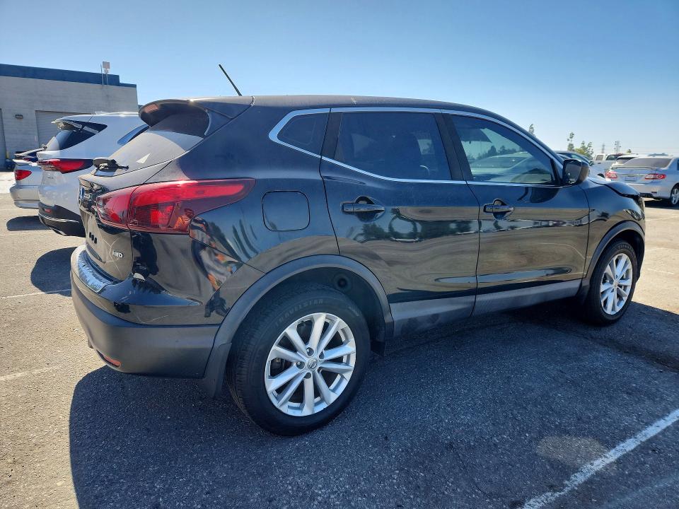 53730446 :رقم المزاد ، JN1BJ1CR1HW127776 vin ، 2017 Nissan Rogue Sport مزاد بيع