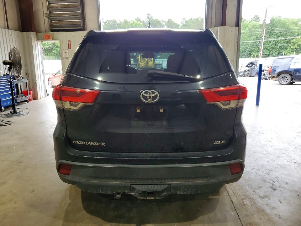 Продаж на аукціоні авто 2018 Toyota Highlander, vin: 5TDKZRFH7JS544221, номер лоту: 52495516