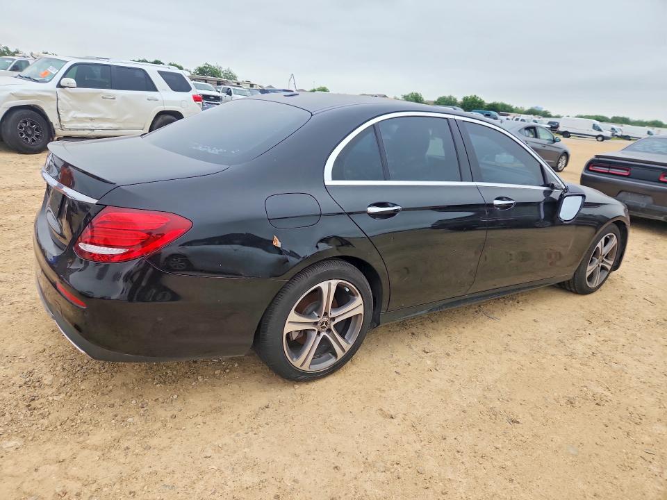 52988226 :رقم المزاد ، WDDZF4JB0JA374140 vin ، 2018 Mercedes-benz E مزاد بيع