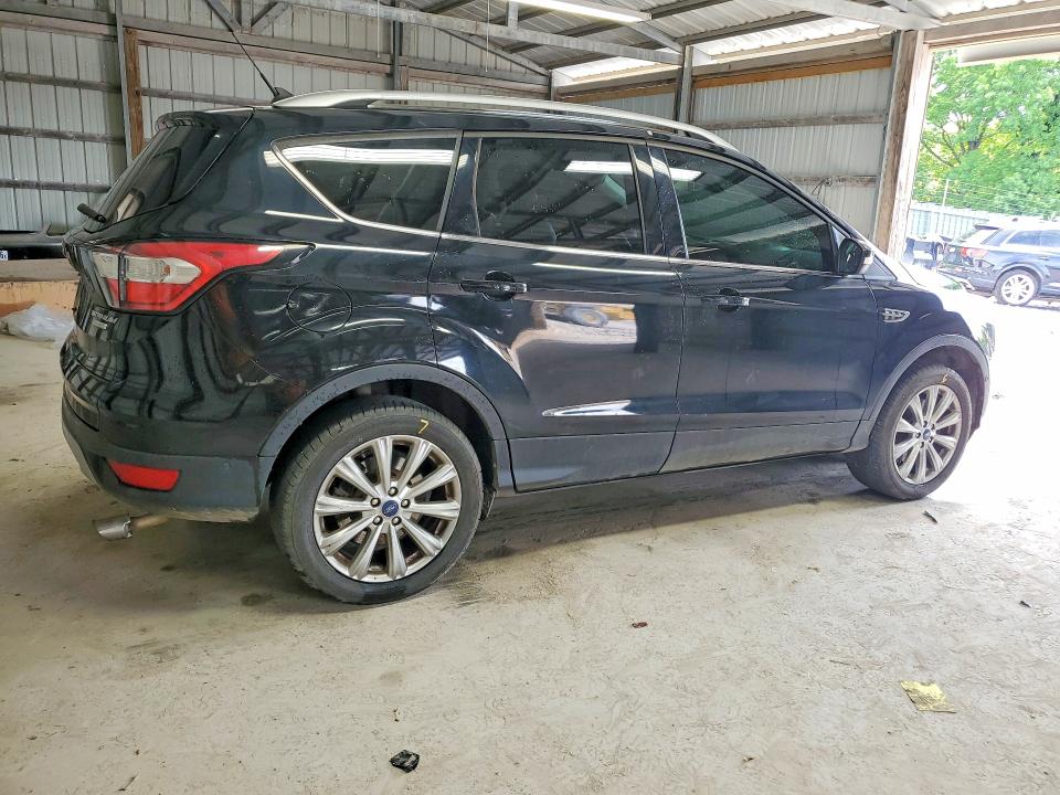 2018 Ford Escape მანქანა იყიდება აუქციონზე, vin: 1FMCU0J9XJUC33565, აუქციონის ნომერი: 52512586