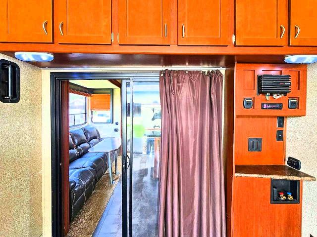 Продажа на аукционе авто 2015 Forest River Vengee306v, vin: 4X4FVGG21FY206962, номер лота: 54541396