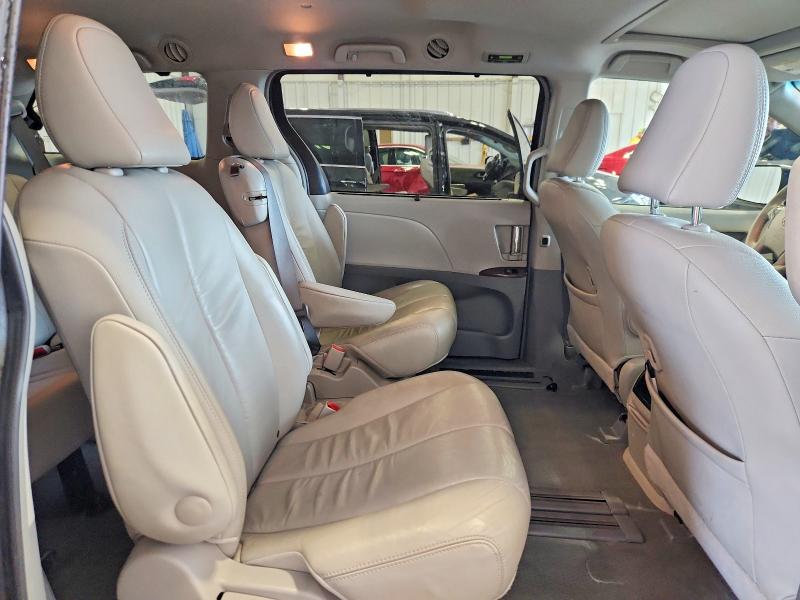 53902066 :رقم المزاد ، 5TDYK3DC3CS240745 vin ، 2012 Toyota Sienna مزاد بيع