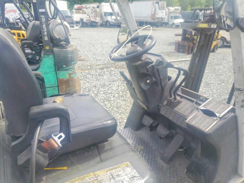 52060746 :رقم المزاد ، CP1F29W7979 vin ، 2015 Nissan Forklift مزاد بيع