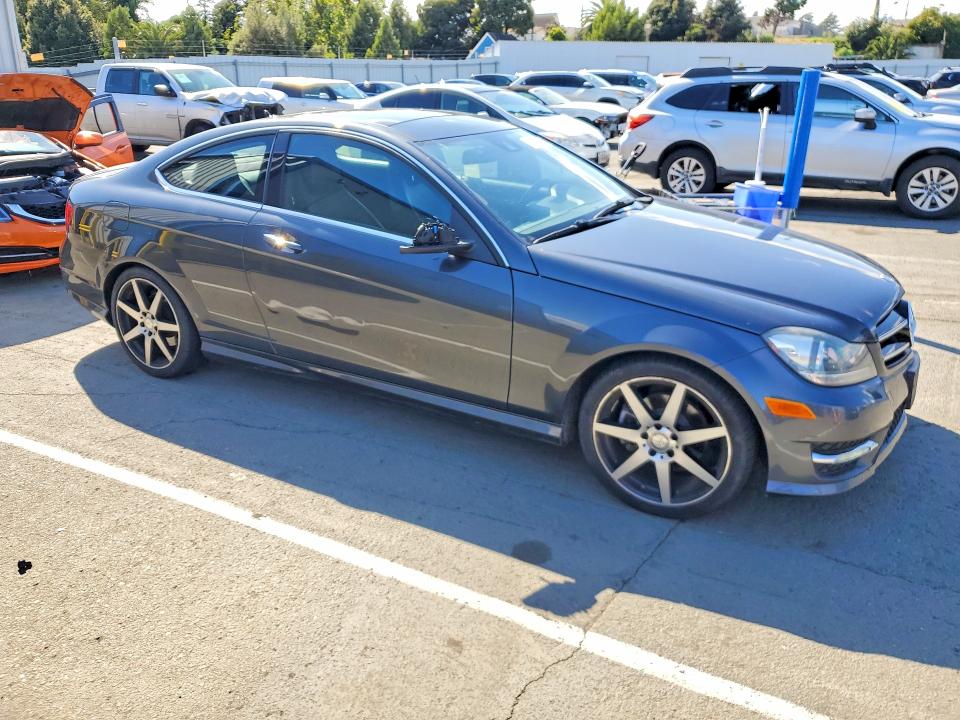 2015 Mercedes-benz C მანქანა იყიდება აუქციონზე, vin: WDDGJ4HB0FG383999, აუქციონის ნომერი: 55445396