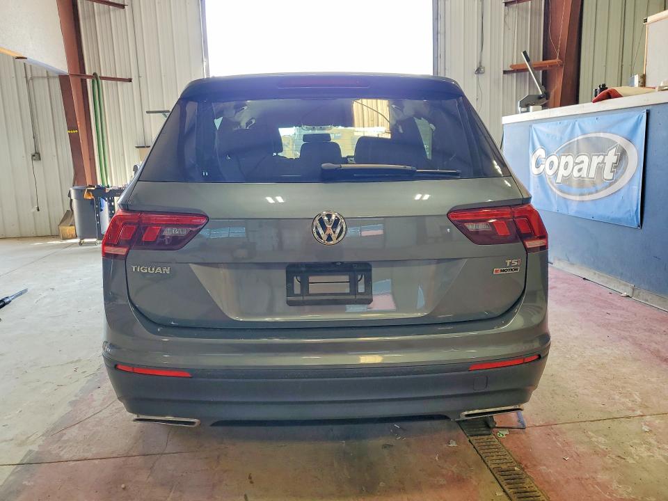 Продажа на аукционе авто 2018 Volkswagen Tiguan, vin: 3VV0B7AX4JM131740, номер лота: 52223956