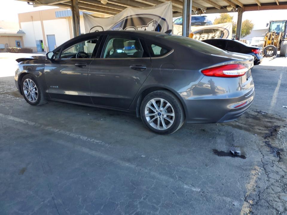 53660316 :رقم المزاد ، 3FA6P0LUXKR135922 vin ، 2019 Ford Fusion مزاد بيع