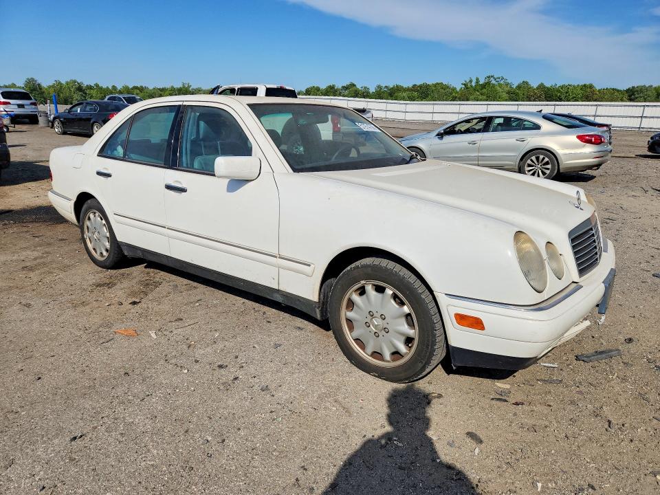 51974766 :رقم المزاد ، WDBJF65H7XA728938 vin ، 1999 Mercedes-benz E مزاد بيع