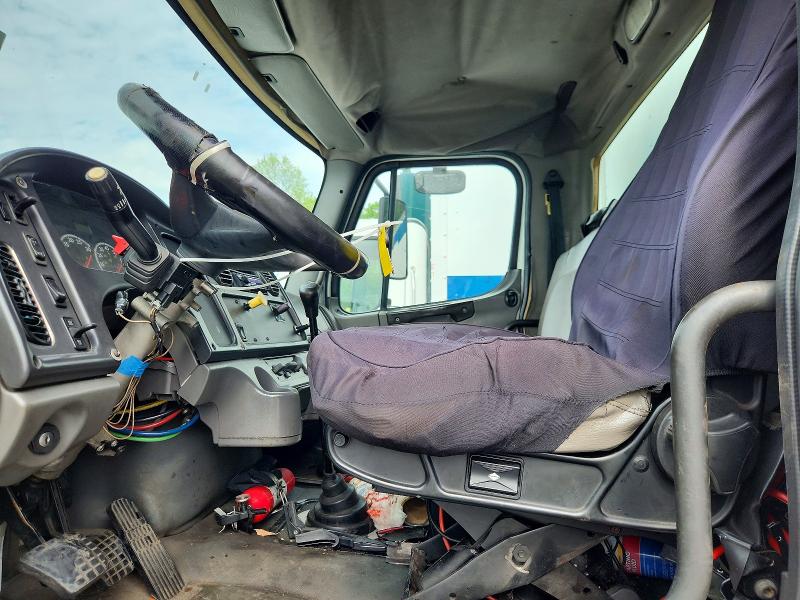 Продаж на аукціоні авто 2004 Freightliner M2, vin: 1FVACWDC04HN10041, номер лоту: 55205786