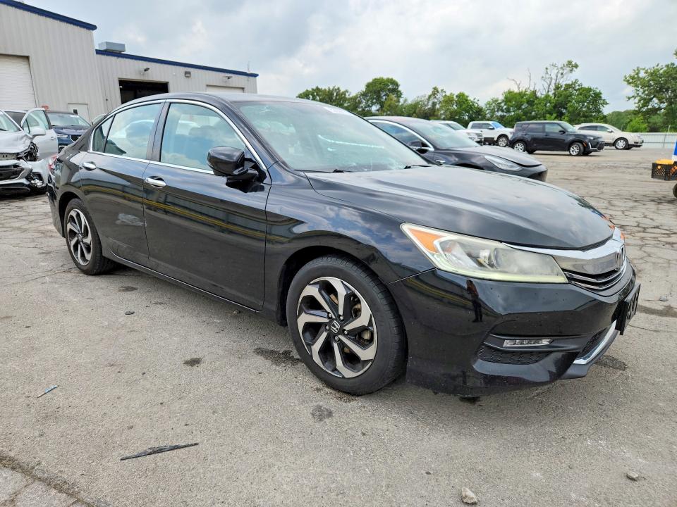 53933776 :رقم المزاد ، 1HGCR2F83HA101908 vin ، 2017 Honda Accord مزاد بيع