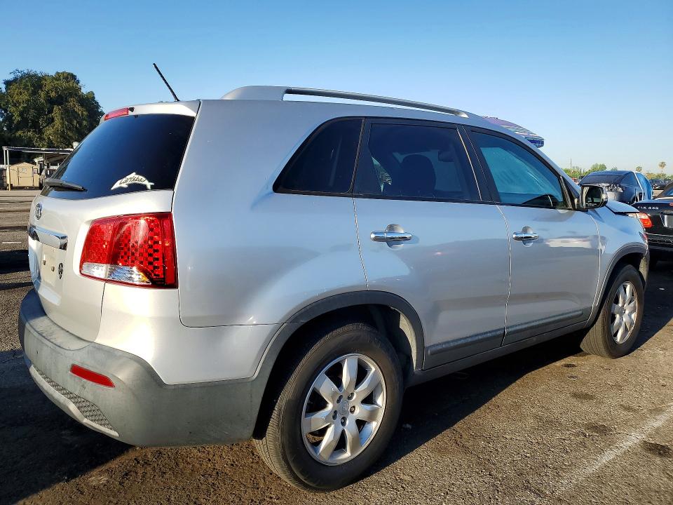2011 Kia Sorento მანქანა იყიდება აუქციონზე, vin: 5XYKT3A1XBG051320, აუქციონის ნომერი: 54171676