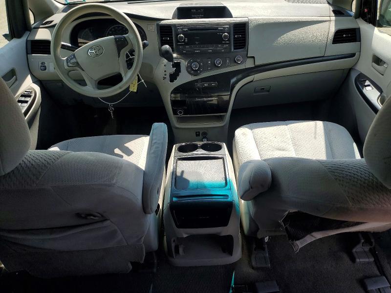 55271296 :رقم المزاد ، 5TDKK3DC9BS024290 vin ، 2011 Toyota Sienna مزاد بيع